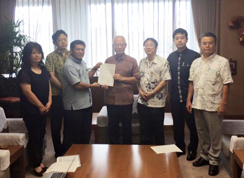 ６月２６日翁長沖縄県知事宛に本データベース事業の要望を実施、 県側はすべての医療機関に連絡し、当DBにアクセスするように働きかける」との回答を得た。